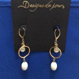 Dangle Pierced White Beaded Cat Eye Earrings
